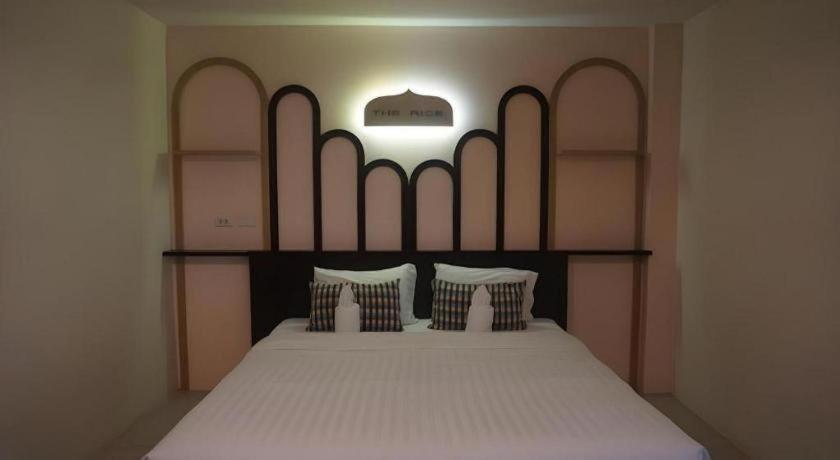 The Rice Hotel Roi Et Exterior foto